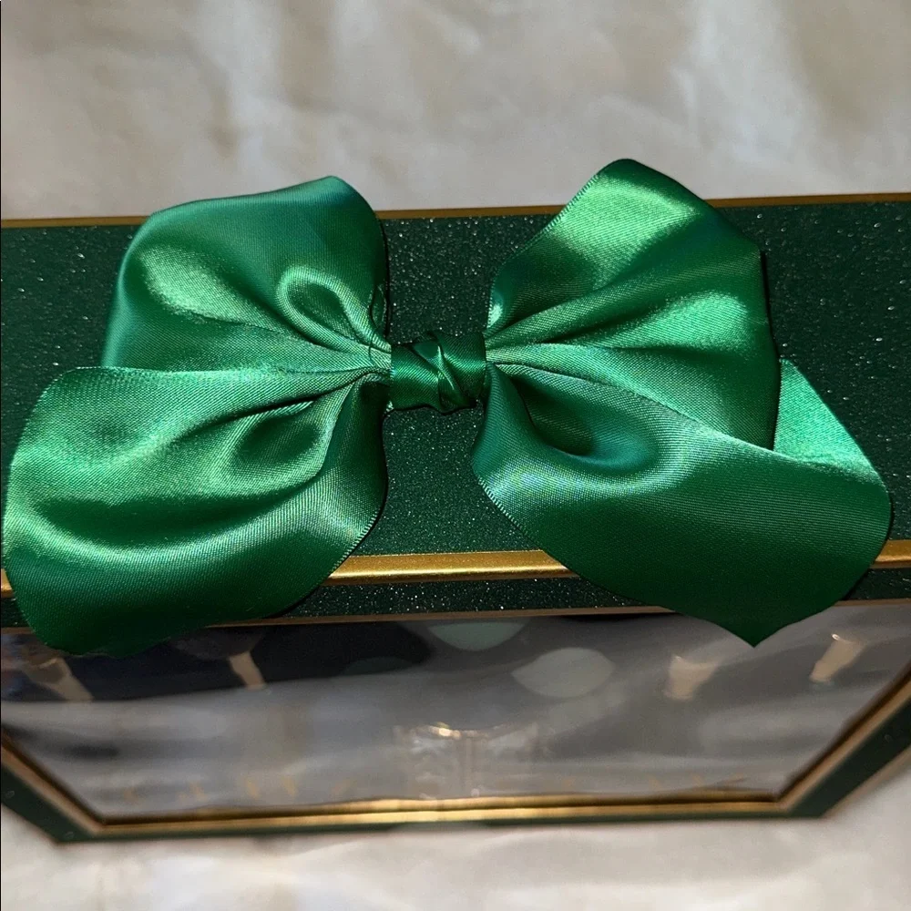 Glitz & Glam 8 Piece Cosmetic Brush Set - Green and Gold